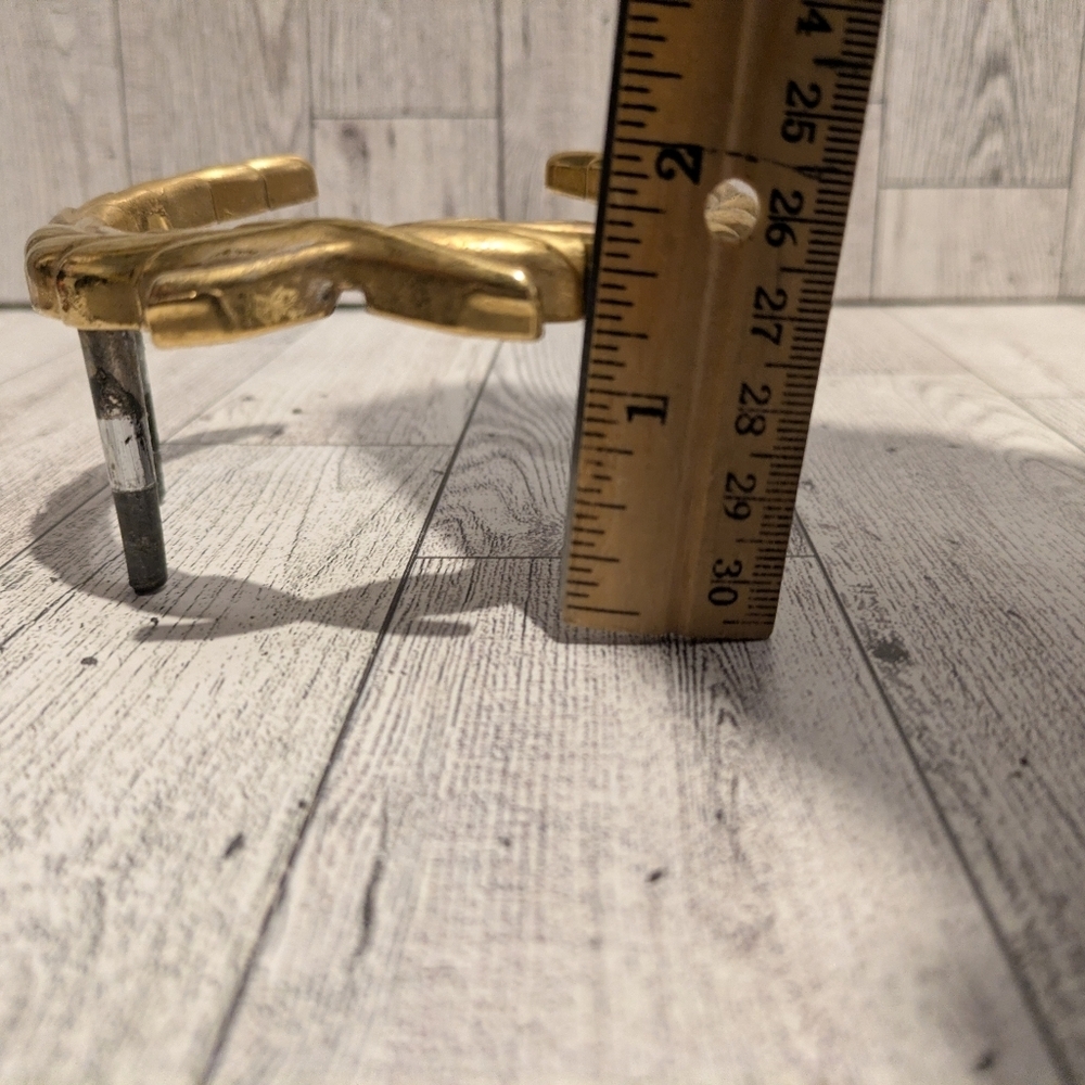 cadillac Elegant Gold Car Emblem - Picture 5 of 7